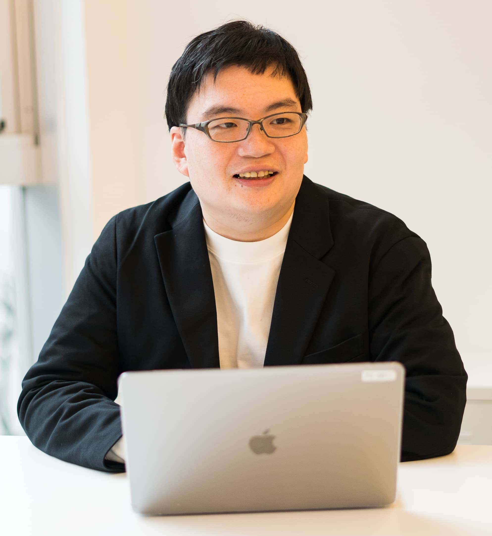 ノウブル株式会社 事業本部長　荻野信弐